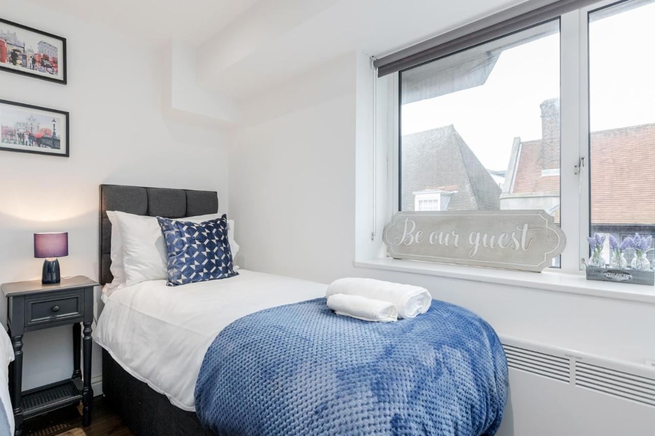 Watford Town Centre Serviced Apartment: Flexible Beds & Free Entertainment London Exterior photo